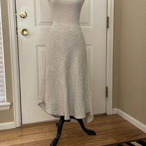 Natural linen color long skirt.